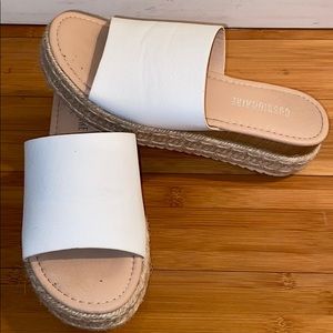 LIKE NEW - Cushionaire espadrille slides - Size 7